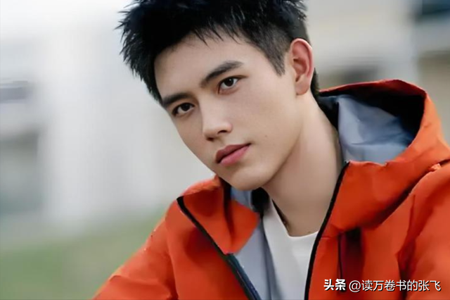 长得太美被导演占为己有，4年后生下大明星儿子，17岁就成男一号