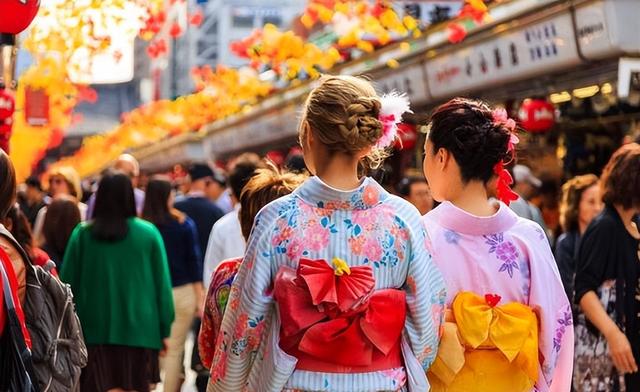 继英国之后，日本也贴出“中文标语”？中国游客：丢人丢到日本！