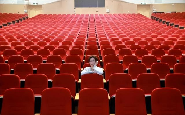 她因美貌受骚扰，拒绝导演7次后被雪藏多年，43岁又凭实力翻红