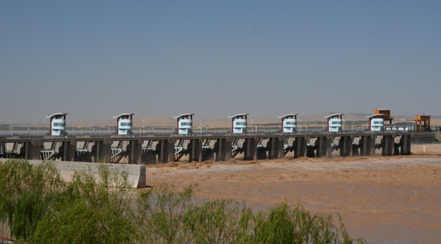 荒漠逆袭成宝地！乌海挖出18个西湖，背后竟藏千年治水智慧？