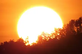 《中国、中国，鲜红的太阳永不落》一首差点成为新国歌的不凡歌曲图片