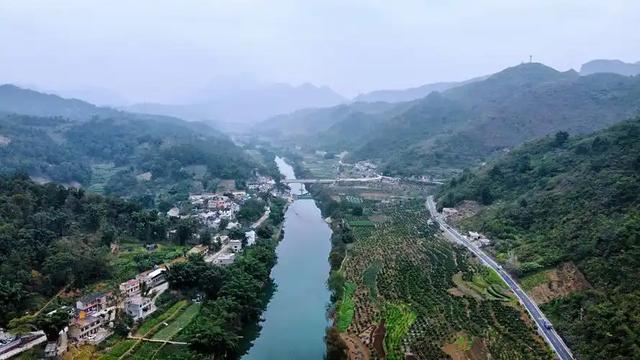 从苍木岭到小关岭,两次秦岭避雨,我们到底丢了多少乡村温情
