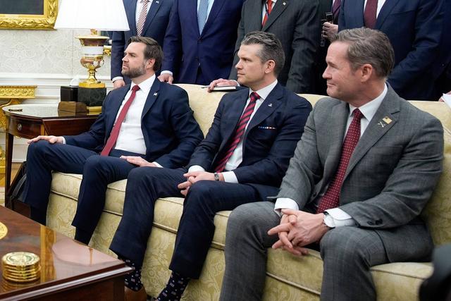 8950亿军费+爆炸性政策	，美国战争狂人点火，中美军备对抗上硬菜