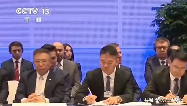 刘强东有多接地气？回到宿迁完全放飞，喝高叫美女回去炒两个菜来