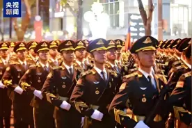 美论坛：为什么中国仪仗队在越南一亮相，越南女生就集体失控了呢图片