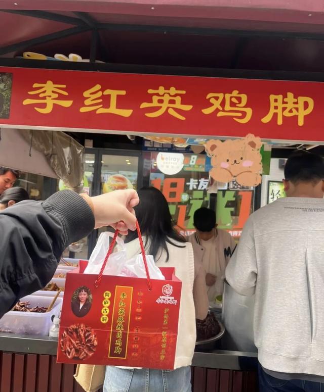 不输昆明！高铁可达20℃暖冬小城，泡温泉晒太阳水果随吃！人少物价低，6元就嗦粉！