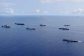 果然是纸老虎，中国军舰强势围观美菲军演，围观的比参演军舰还强图片