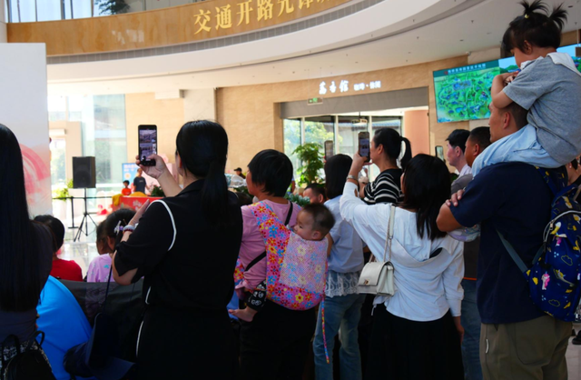 第六场圆满落幕！高州非遗花灯吸睛，柏桥服务区“趁墟”激活文旅消费新活力