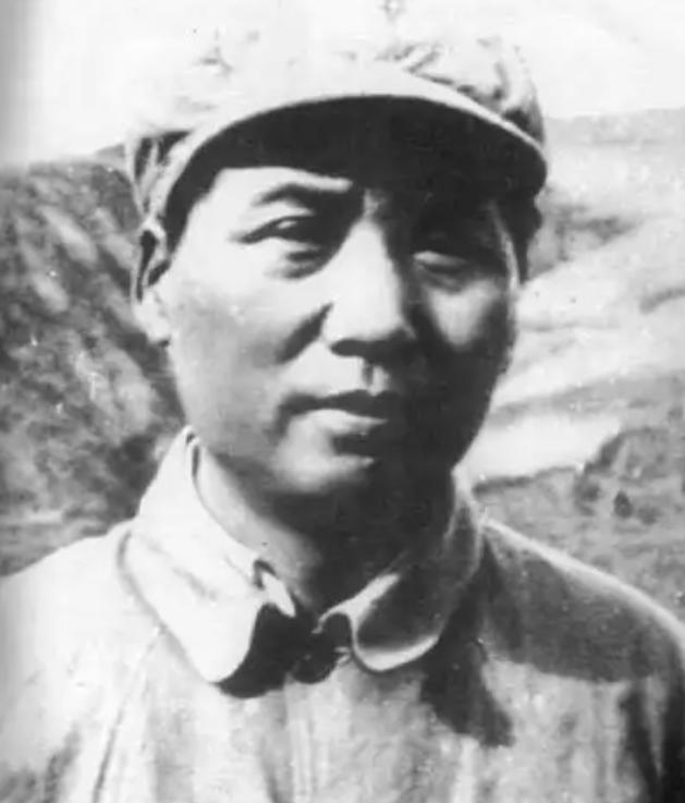 彭总养大的儿子，22岁当上师长，毛泽东说他必反，彭总不信