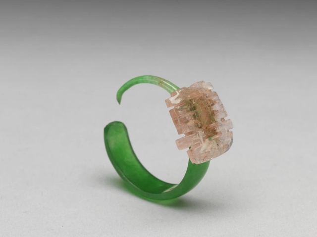 糟糕	，是心动的感觉！又被故宫里的翡翠耳环种草了！