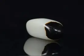 万年老黑皮，籽料皮色中的王者！图片