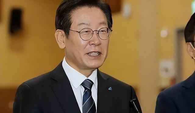 首个拒绝出席阅兵的总统出现？正式通告全球，还好中方留了一手