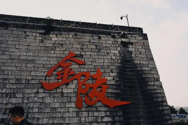 一到秋天，南京就美成了金陵