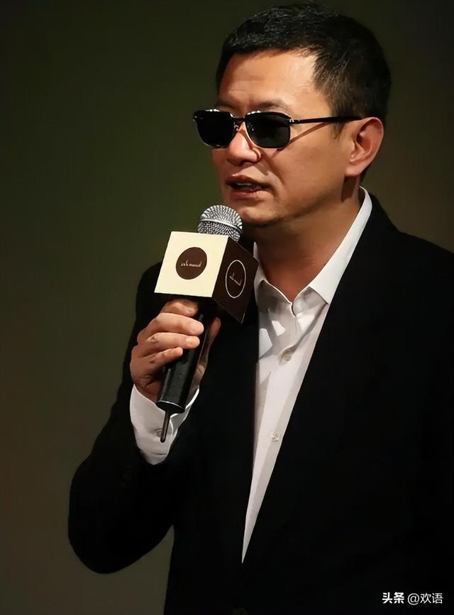 陪玩陪睡只是开胃菜，袭警、舔手指、集体嫖娼，背后的事捂不住了