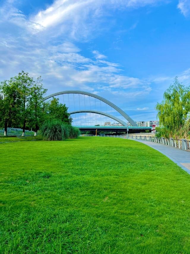 成都又一湿地公园走红！人少景美堪称 “台湾小垦丁”，门票全免费