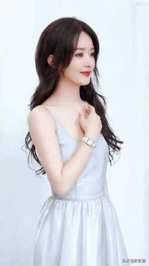 官方发文，高调官宣38岁赵丽颖喜讯，让冯绍峰和整个娱乐圈沉默了