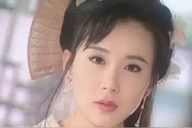 并不是所有头饰都是珠宝和花，以前“扇子”也可以当头饰的图片