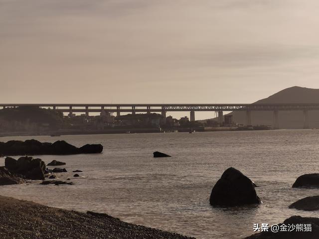 打卡屿头岛厝梁礁"一线天" 登上平潭岛 双龙连续第三年千里走双骑3