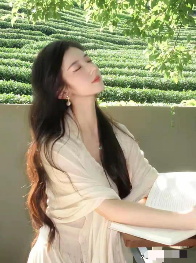 江西一校花好漂亮， 身高169cm，体重50kg 美的让人移不开眼