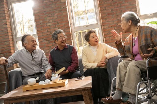 99年的网吧包厢，女同学突然凑过来，说：教我玩个刺激的游戏