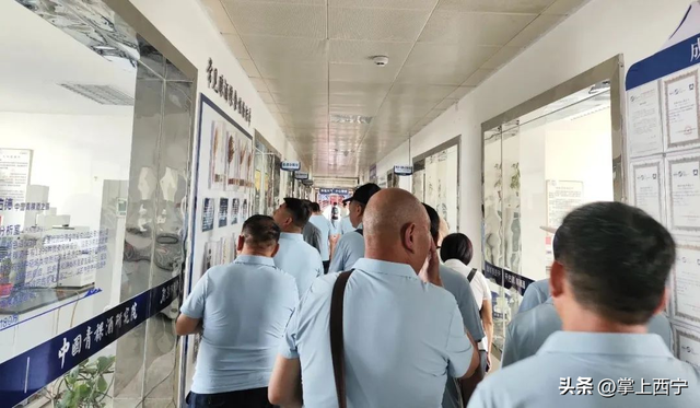 “千人游厂·万人游园”共赴青稞酒乡