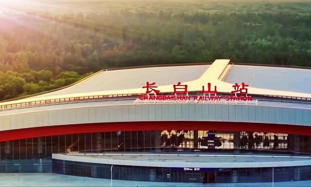 悦观察 | 从“朝发午至”到“全域联动”：看吉林旅游如何接住 “爆发式人气”