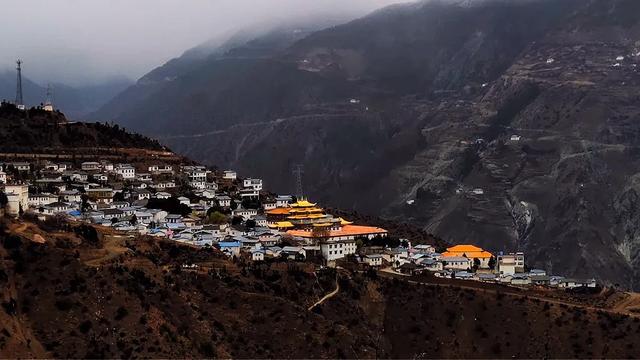 除了黑独山，滇藏线还有哪些适合摄影的景点？