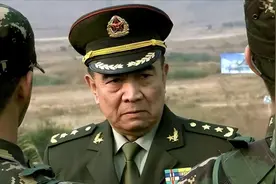 什么级别的军衔，才能被称之为首长？包含了哪些方面的考量？图片