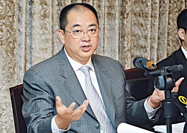 恒大的债主每天以泪洗面，二把手夏海钧：“我在美国就是不回”？