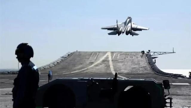 高市早苗最担心一幕发生，辽宁舰前出琉球，中日战机爆发激烈交锋