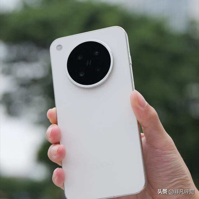 OPPO Find X8s 体验：小直屏里的 "全能王"，轻薄与实力可兼得