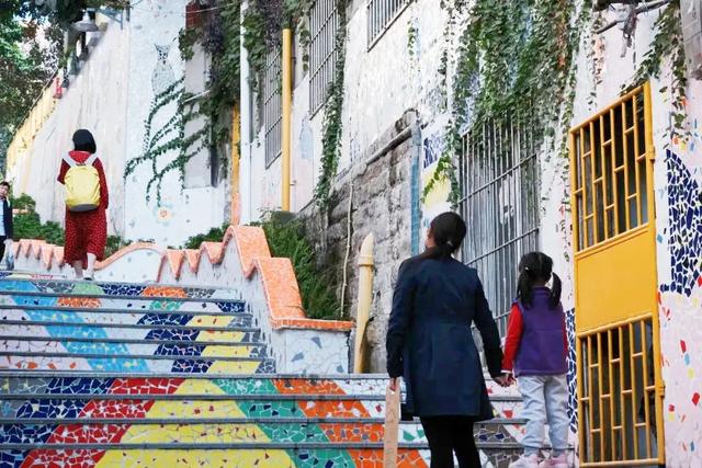 政在问丨鹅岭火了，但步道的故事才刚刚开始