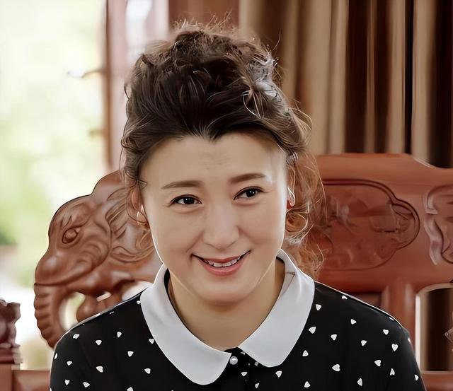 重罚！偷税	、背人命债，被官方彻查后首露面的闫学晶 迎来最终结局