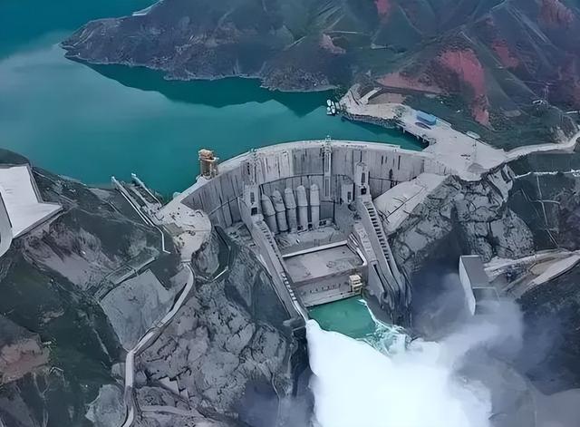 比肩3个三峡，中国开建下游水电站，印度拉闸断流，莫迪拒绝让步