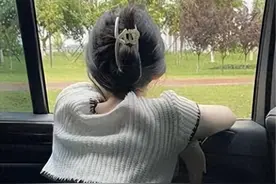 美女教练意外走红，挡不住傲人身材，回头率超高！图片