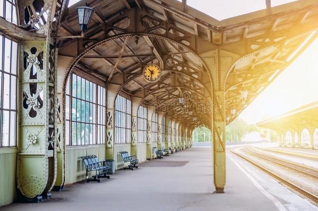 94年暴雨夜，我在山神庙躲雨，一个浑身湿透的女人也跑了进来