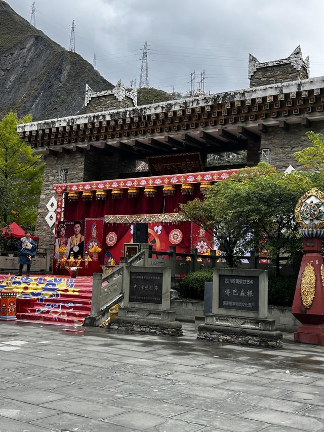 踏迹寻音：在阿坝理县，桃坪羌寨与甘堡藏寨的时空对话