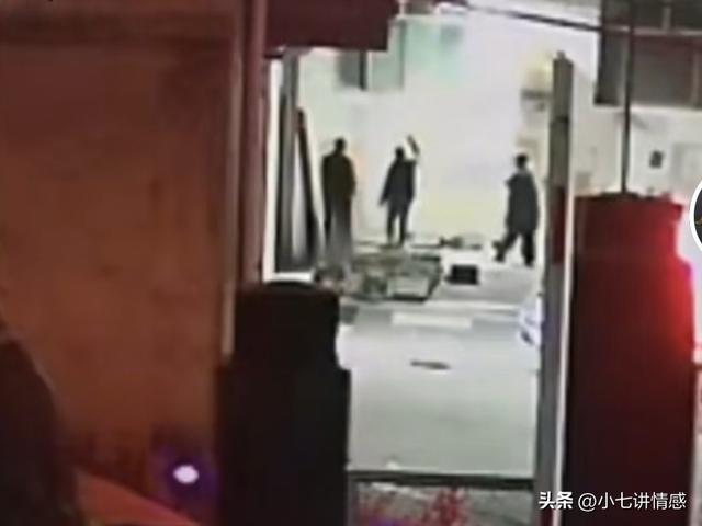 山西狗咬人事件中，狗的女主人这3个神奇操作，值得人们深思