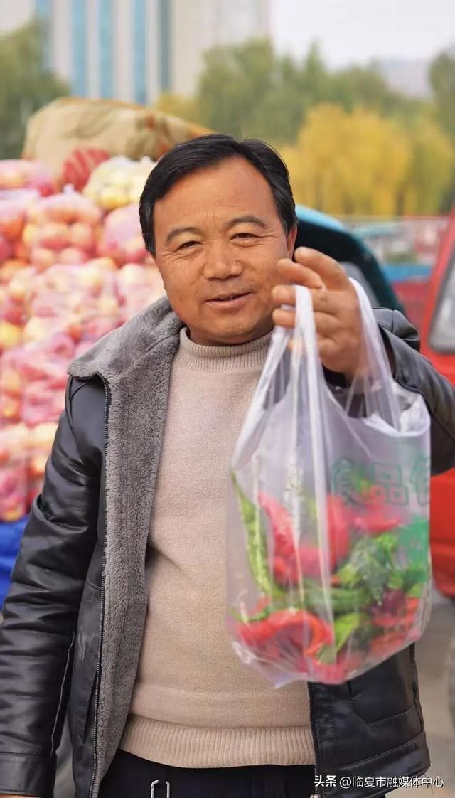 晨光里的烟火交响：临夏早市