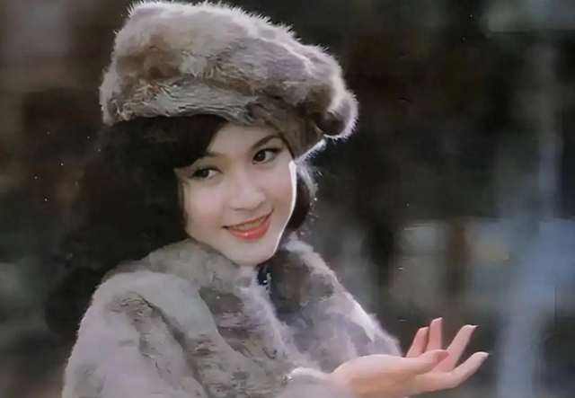 恋爱脑下场是真惨！从春晚主持人到养不起孩子的妇女，她咎由自取