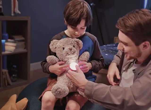 我把DeepSeek“装”进毛绒玩具，年入过亿