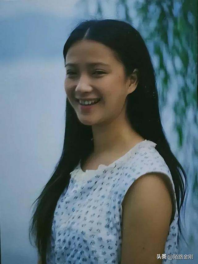 “媚而不妖”的何晴姐姐，厮人虽逝，万古长青！