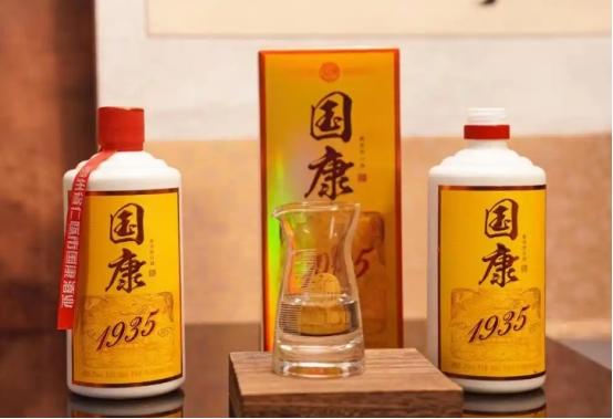 北京大爷四合院藏“百瓶茅台”，拒行家万元一瓶收购，故宫都不换