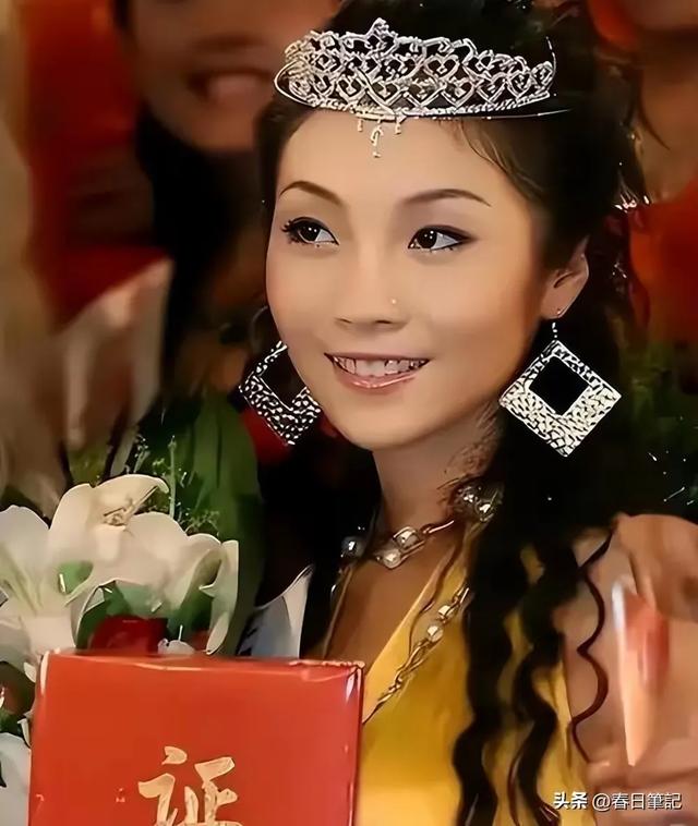 单亲妈妈带三娃，另类幸福引人思。