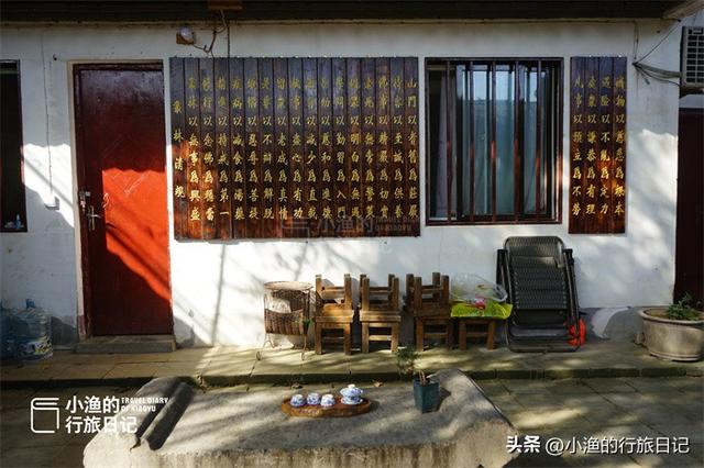 藏在秦岭的“最小”寺庙，只剩一进大殿，一棵古树占了半个院子