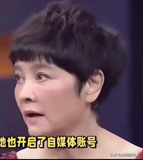 63岁冯远征带71岁妻子梁丹妮回陕西韩城老家，两人牵手逛景点