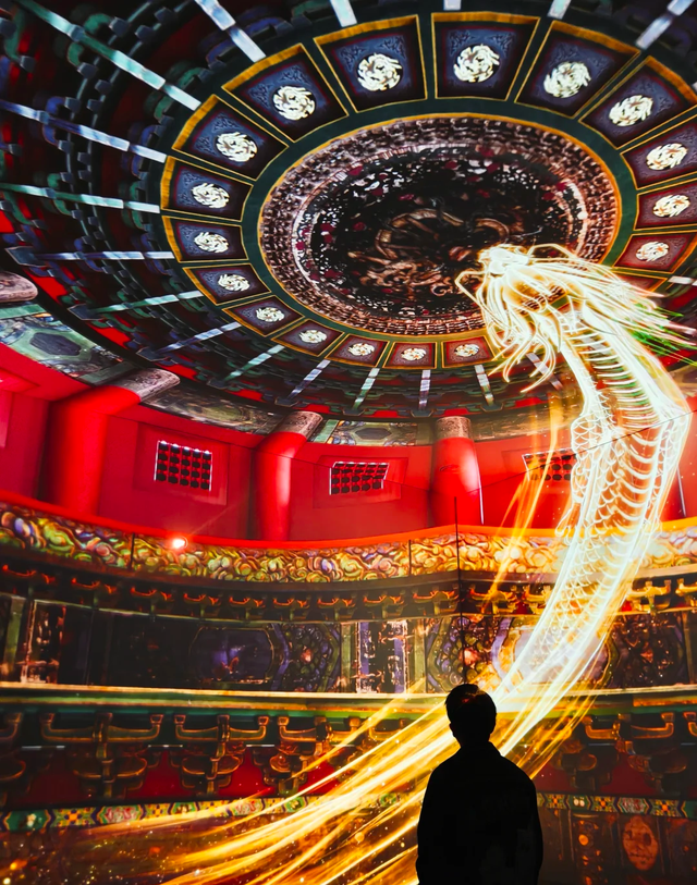 上海外滩一展览突然火了！不用去北京	，沉浸式走进故宫光影世界