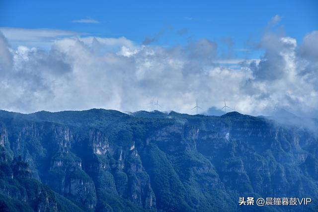 欧亚张家凹的奇峰和云海