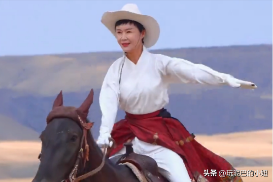 47岁贺娇龙去世！同学曝抢救过程	，网友提醒成真，此前疑早有征兆