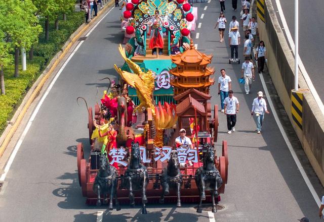 国庆想沉浸式嗨玩？湖北武汉这场花车大巡游必冲！